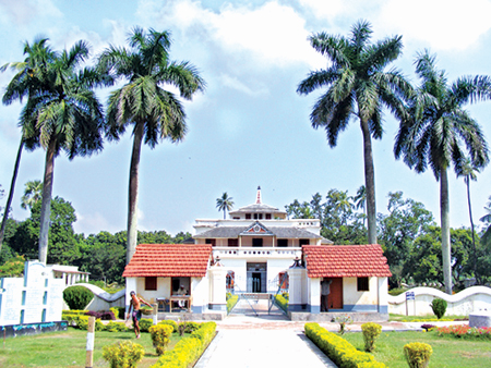 The Shilaidaha Kuthibari in Kumarkhali upazila of Kushtia district.     photo: Observer 