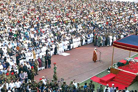 A large number of people attended the namaj-e-janaza of DNCC Mayor Annisul Huq held at the Army Stadium in the capital on Saturday.    photo : observer