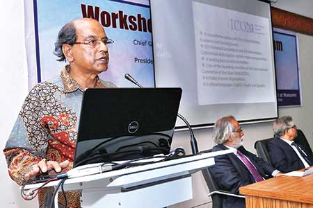 Jahangir Hussain, chairperson of ICOM-Bangladesh speaks at the discussion