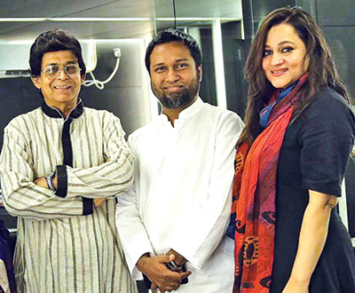 Kaushik Hossain Taposh with his wife Farzana Munny (R) and Kaderi Kibria (L)