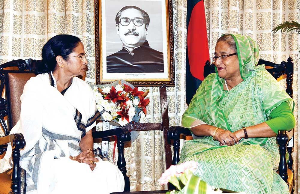 West Bengal Chief Minister Mamata Banerjee held a meeting with Prime Minister Sheikh Hasina at Hotel Taj in Kolkata on Saturday.	Photo: BSS