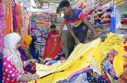 Customers lukewarm in buying in Rajshahi Eid market