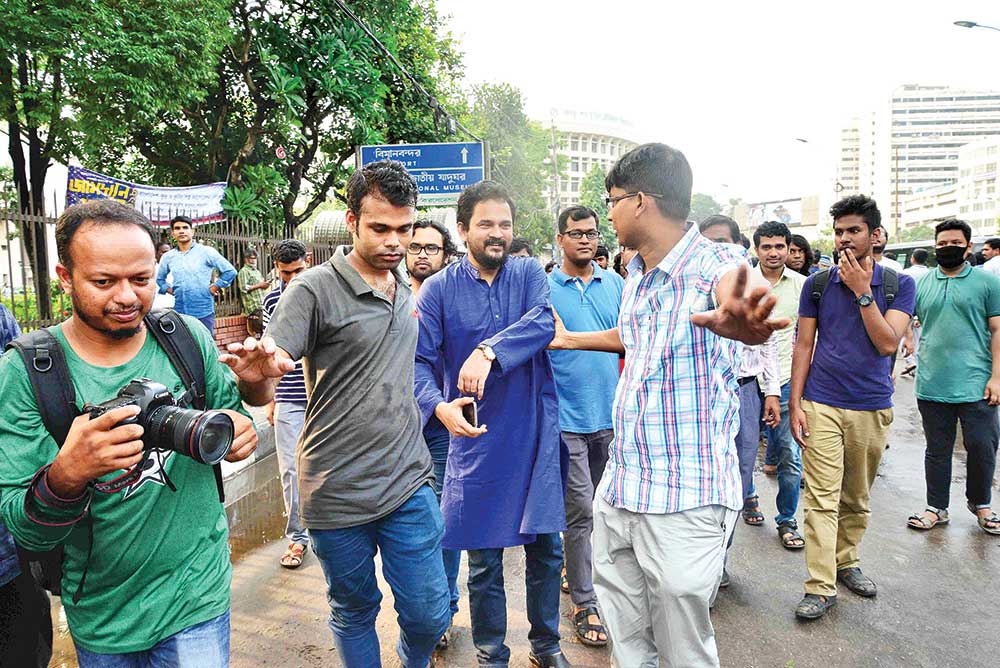 RAB members picking up Ganajagaron Mancha spokesperson Imran H Sarker when the activists of the mancha tried to hold a rally at Shahbagh intersection in the capital on Wednesday protesting the ongoing anti-drug drive.	photo : Observer 