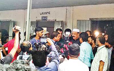 Awami League mayoral candidate Bodor Uddin Ahmed Kamran speaks to the media after casting his vote at Sylhet�s Government Pilot High School.	photo : bdnews24.com