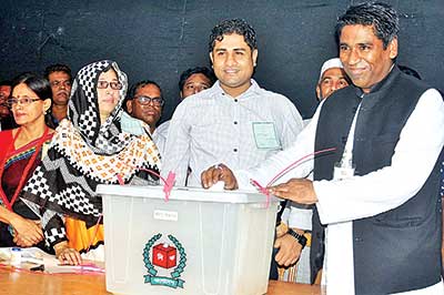 Serniabat Sadik Abdullah, Awami League mayoral  candidate in Barishal City Corporation election, casts  vote at Barishal College polling centre.	photo : Observer