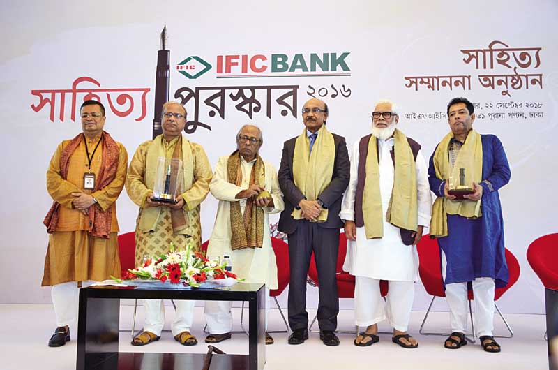 Awardees with organisers at the award giving ceremony