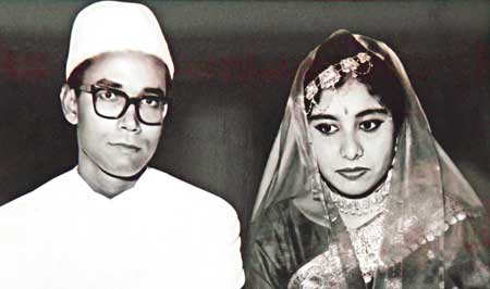 Anwara Syed Haq with husband Syed Shamsul Haq on their marriage day on November 19, 1965