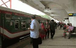 Body found on train rooftop 