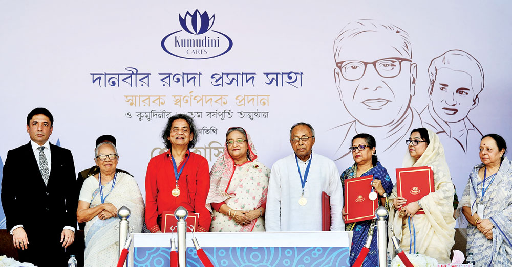 Prime Minister Sheikh Hasina in a photo session with the recipients of Philanthropist Ranada Prasad Saha Memorial Gold Medal at Kumudini Complex at Mirzapore in Tangail on Thursday. From left: Razib Prasad Saha, Chairman of Kumudini Welfare Trust, Srimoti Saha, Director of the Trust, Painter Sahabuddin Ahmed, recipient of gold medal, National Professor Rafiqul Islam, recipient of gold medal, Sheikh Rehana, who received the medal on behalf of Huseyn Shaheed Suhrawardy (posthumous), Khilkhil Kazi,  who received the medal on behalf of National Poet Kazi Nazrul Islam  (posthumous), Protiva Mutsuddi, Director of the Trust.	Photo: BSS