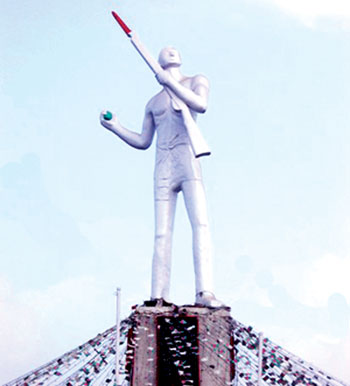 Jagroto Chowrangi Muktijoddha Monument at Joydebpur. 	photo: Observer 