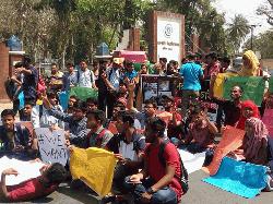 RU students block highway demanding 3 foot bridges