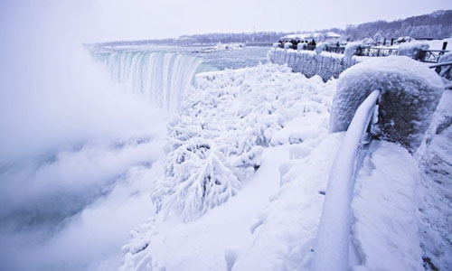 Niagara Falls freezes because of excessive cold 