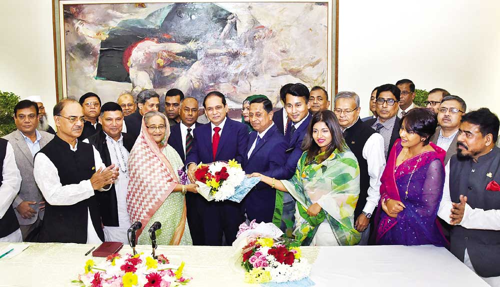 More than 150 former officers of the armed forces meet Awami League chief and Prime Minister Sheikh Hasina at Ganobhaban on Tuesday and pledge to work for the party.	photo : BSS