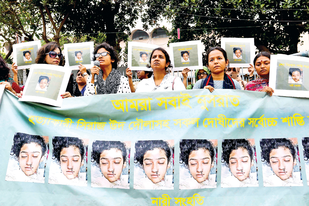 Naree Sanghati, a women's platform, forms a human chain in front of the National Press Club on Friday demanding punishment for those responsible for the murder of Feni madrasa student Nusrat Jahan Rafi. The Feni girl succumbed to her burn injuries after fighting for life for five days on Wednesday. photo: Observer