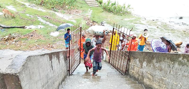 The photos show people taking shelter at a cyclone centre in Dhlachar of Charfassion Upazila in Bhola