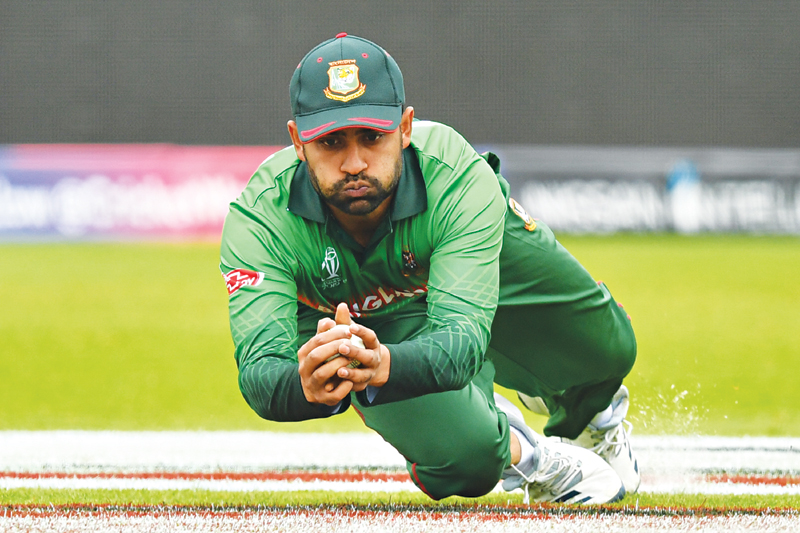 Bangladesh's Tamim Iqbal takes the catch to dismiss West Indies' Shimron  Hetmyer during the 2019 Cricket World Cup group stage match between West  Indies and Bangladesh at The County Ground in Taunton, southwest England, on June 17, 2019.	photo: AFP 