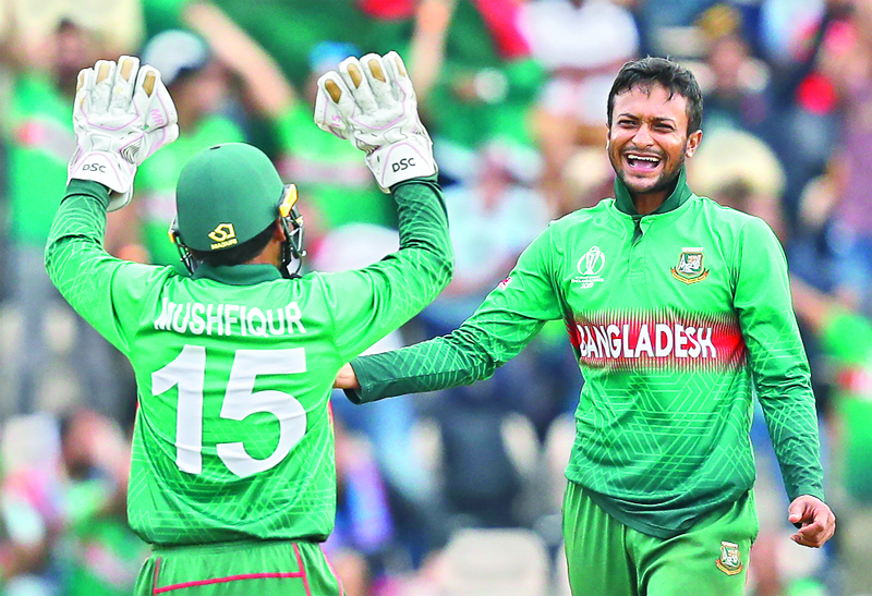 Shakib Al Hasan (R) celebrates with teammate Mushfiqur Rahim after the dismissal of Afghanistan's Najibullah Zadran during the 2019 Cricket World Cup group stage match between Bangladesh and Afghanistan at the Rose Bowl in Southampton, southern England, on June 24.	Photo: AFP