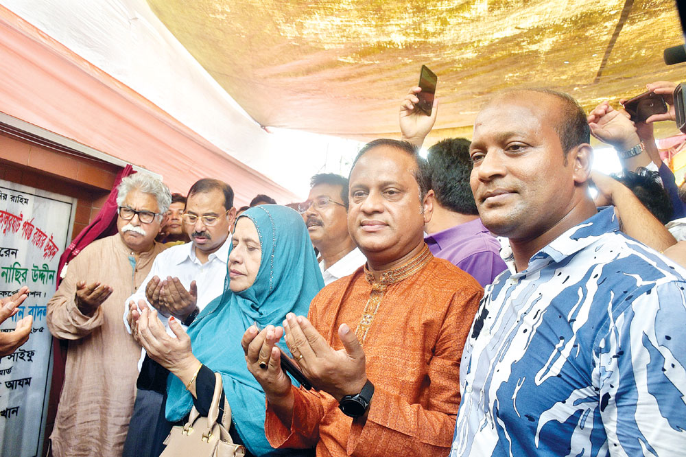 Chittagong City Corporation Mayor AJM Nasir Uddin on Wednesday inaugurated much-awaited Arakan road's development work at Arakan road near Usmania Glass factory circle in the port city. photo: observer