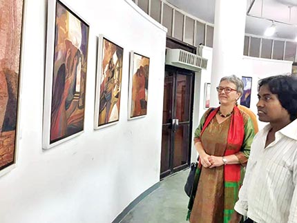 The artist with Sidsel Bleken, Ambassador of Norway to Bangladesh at the inaugural session.