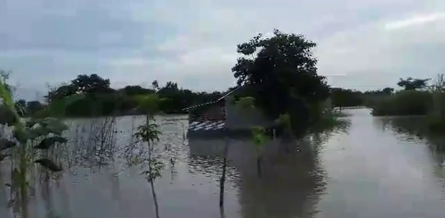 Hundreds marooned in Rajshahi 