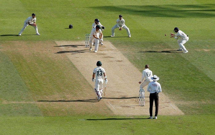 Cricket - Ashes 2019 - Fifth Test - England v Australia - Kia Oval, London, Britain - September 15, 2019 England's Jos Buttler takes a catch to dismiss Australia's Mitchell Marsh Action Images via Reuters/Andrew Boyers