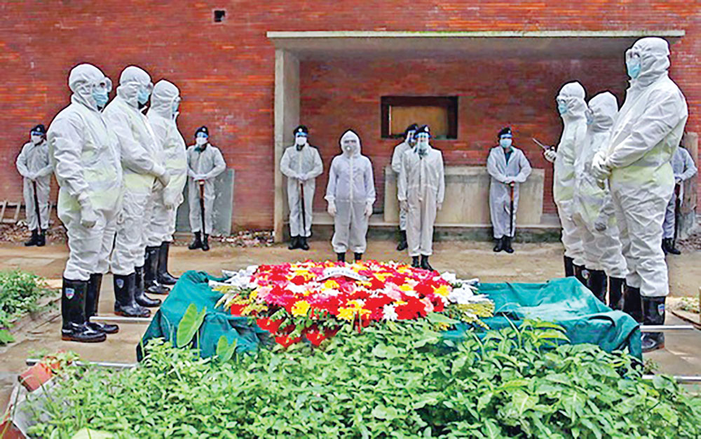 National Professor Anisuzzaman was accorded a guard of honour before his burial at Azimpur graveyard in the capital on Friday.	photo : bdnews24.com