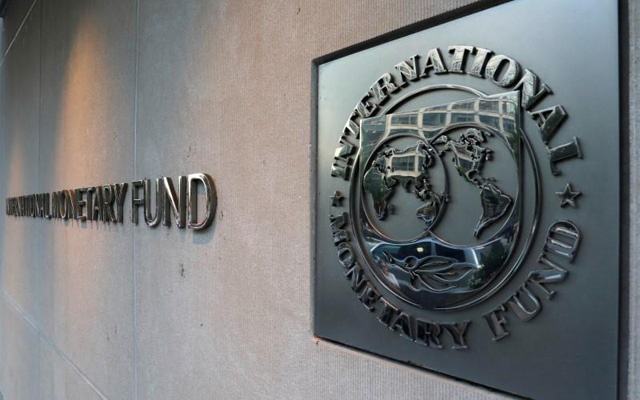 IMF logo is seen outside the headquarters building in Washington, US, as IMF Managing Director Christine Lagarde meets with Argentine Treasury Minister Nicolas Dujovne September 4, 2018. Photo: Reuters