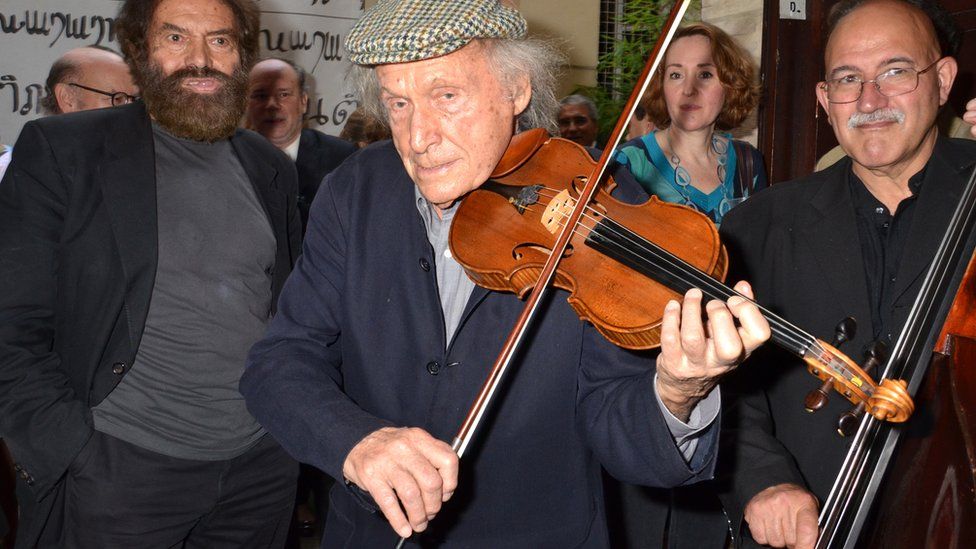 Ivry Gitlis (centre) carried on playing well into his 90s. Photo: Getty Images