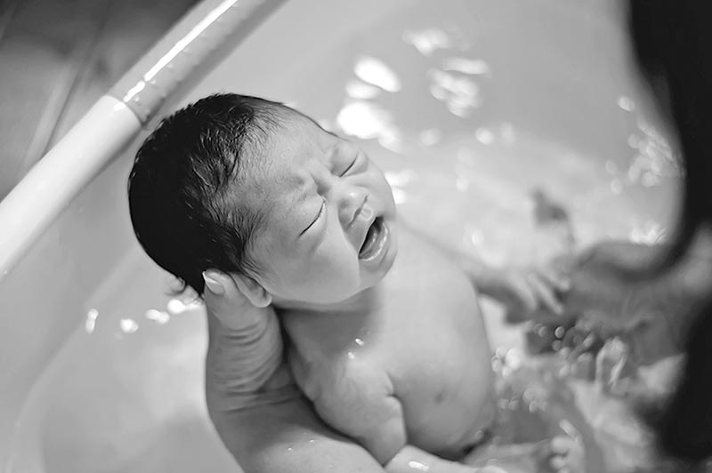 Bathing newborn baby in winter
