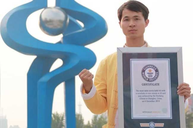 Martial artist hits table tennis balls with nunchucks for Guinness record