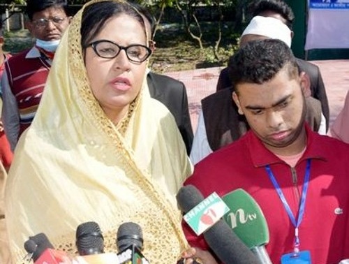 Bidisha Ershad, former wife of late president Hussain Muhammad Ershad, talks to journalists after placing wreath and offering fateha at Hussain Muhammad Ershad's grave at Palli Nibash on Darshana crossing in Rangpur city early Friday afternoon on the occasion of the 36th founding anniversary of the party. 