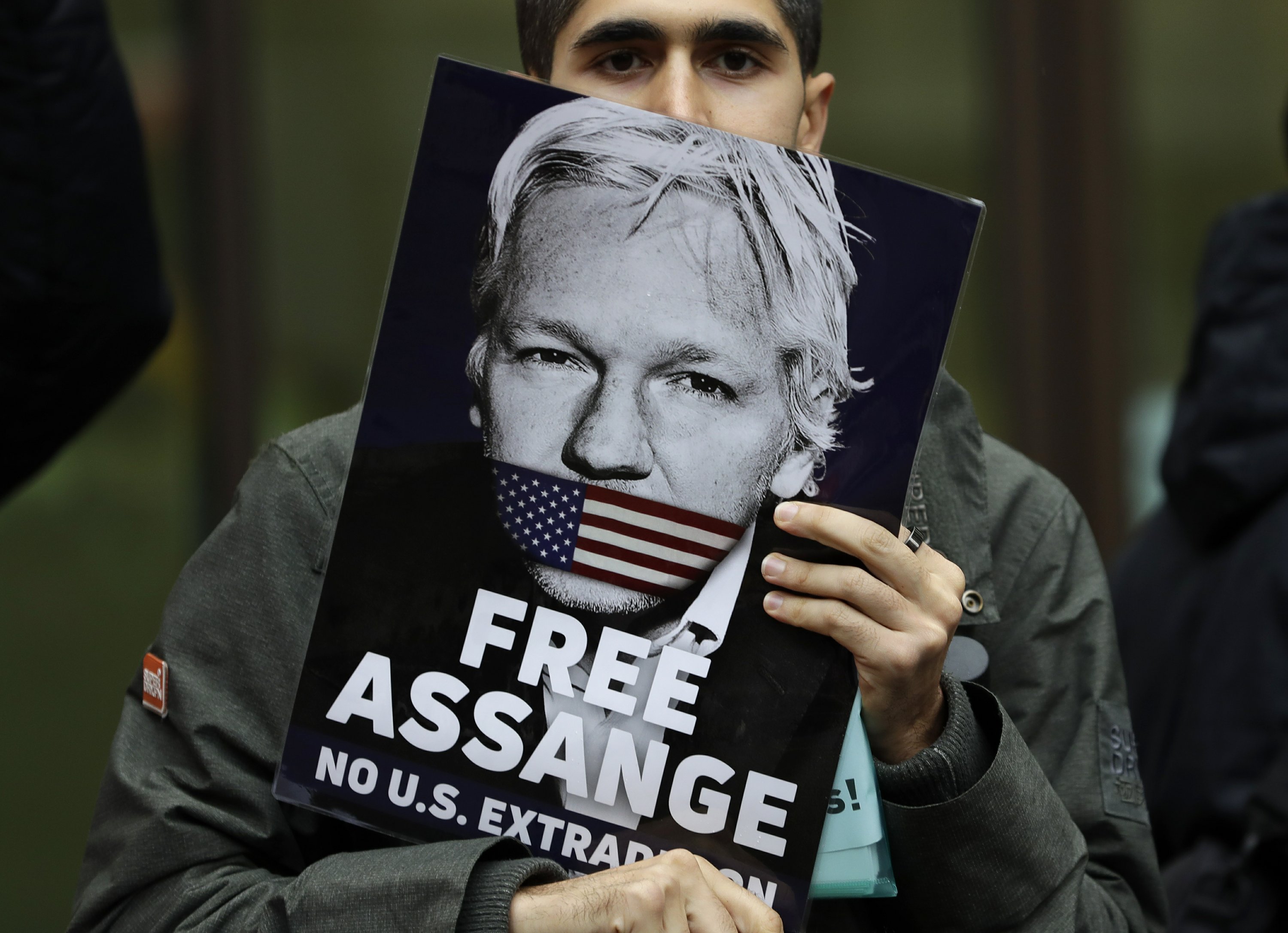 Викиликс что это. Джулиан Ассанж Викиликс. Джулиан Ассанж свободу. Экстрадицию Ассанжа Джулиана в США. Wikileaks Julian Assange.