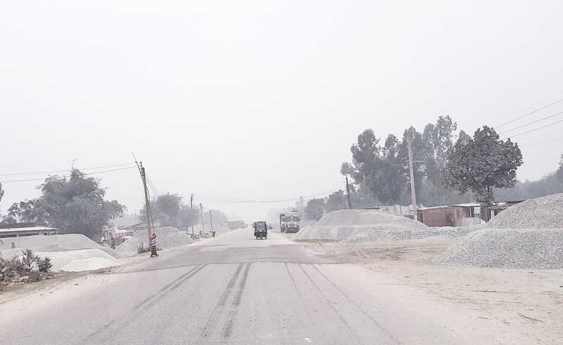 A road in Banglabandha Land Port.	photo: observer