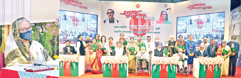Prime Minister Sheikh Hasina joins the Ekushey Padak distribution programme-2021 held at Osmani Memorial Auditorium in the capital virtually from her official Ganobhaban residence on Saturday. Liberation War Affairs Minister AKM Mozammel Haque handed over the awards among the recipients on behalf of the Prime Minister.	photo: pid