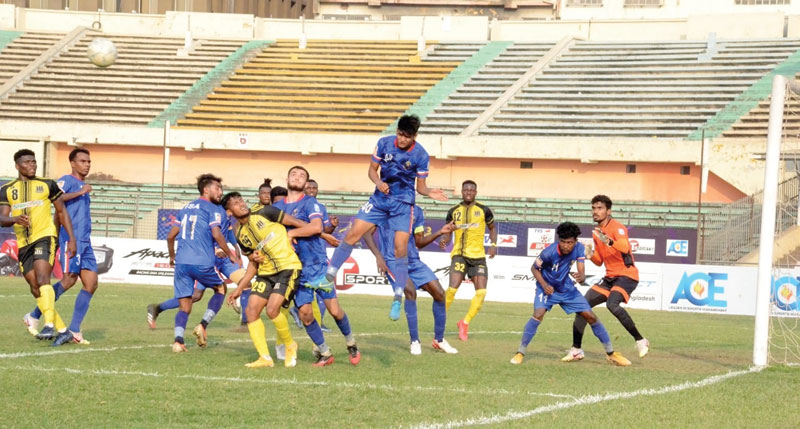 A moment of the match between Saif Sporting Club and Bangladesh Police Football Club in the Bangladesh Premier League (BPL) at Bangabandhu National Stadium (BNS), Dhaka, on Monday.  