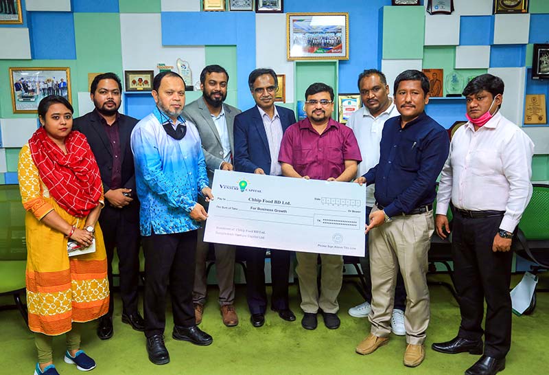 Dr. Md. Sabur Khan, Chairman, Board of Trustees, Daffodil International University and Chairman, Daffodil Group jointly handing over the cheque of investment to Shyamal Chandra Sarker, Chairman, CHHIP Food Limited at the Lounge of Daffodil International University, recently.