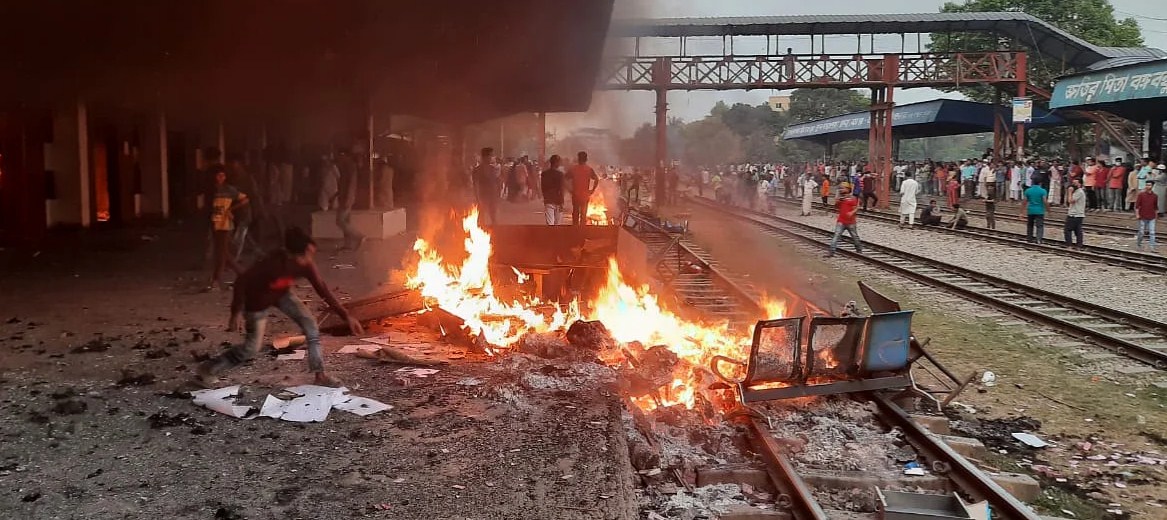 Brahmanbaria turns into battleground, one killed