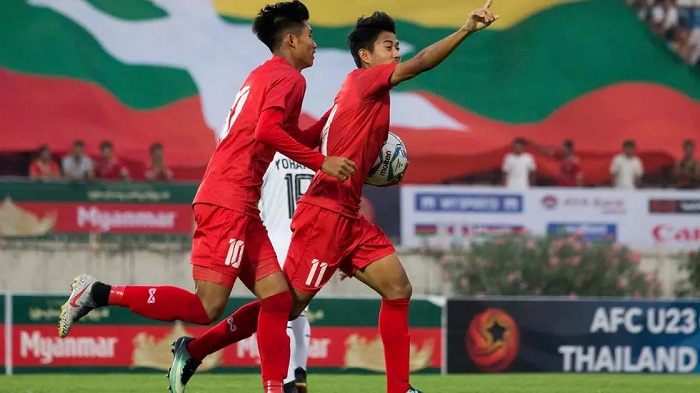 Myanmar's Hein Htet Aung (R), seen in action with the national side in 2019, currently plays for Malaysian second-division side Selangor FC II Sai Aung MAIN AFP/File