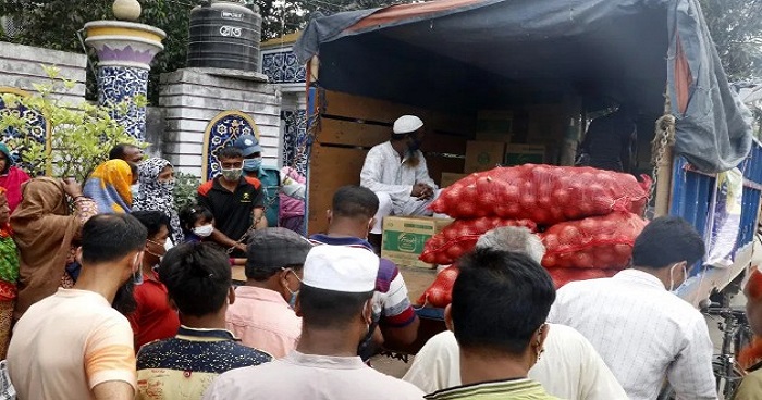 TCB starts selling Ramadan items in Rajshahi