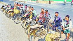 Daily earners face financial hardship amid lockdown