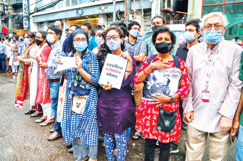 Protests against arresting of Prothom Alo journalist Rozina Islam