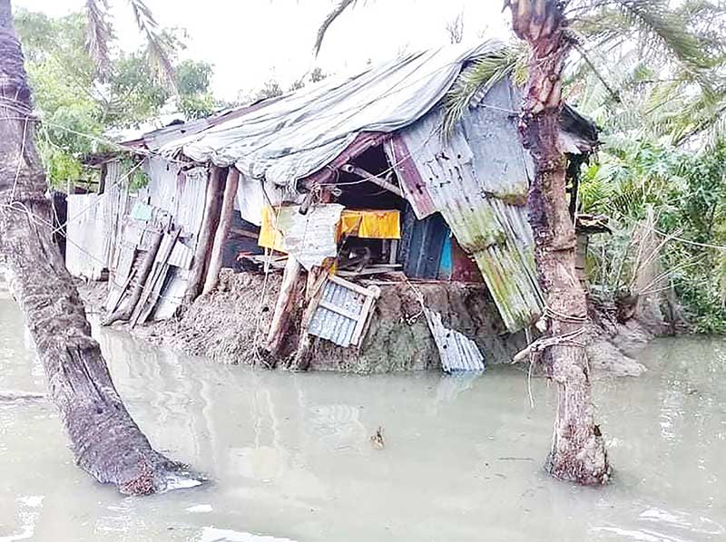 Villagers of Char Patila  in Char Fasson Upazila still marooned.	photo: observer