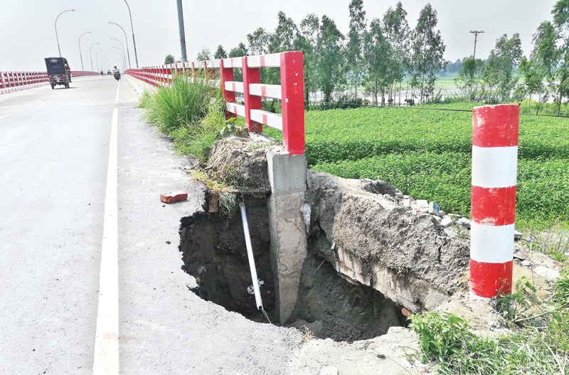 The photo shows the risky Sheikh Hasina Bridge in Nagarpur Upazila.	photo: observer