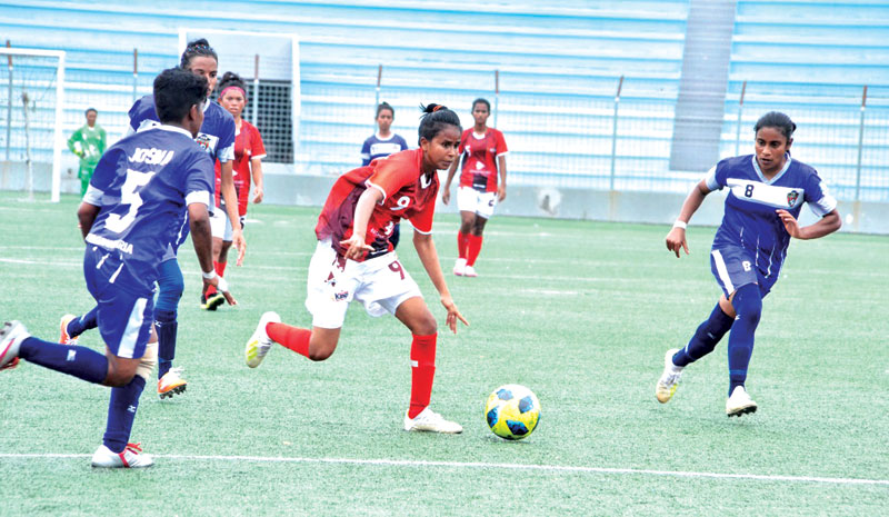A moment of the match between Bashundhara Kings and FC Brahmanbaria in the Women's Football League on Monday at Birshreshtha Shaheed Sepoy Mohammad Mostafa Kamal Stadium, Kamalapur. photo: BFF