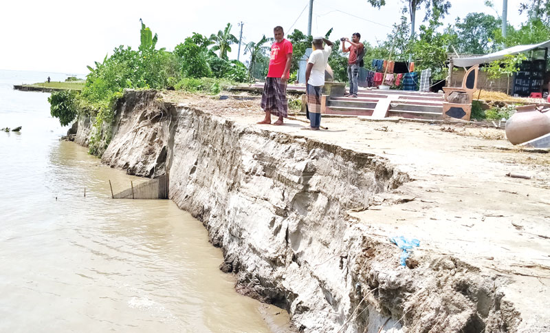 Erosion by the Jamuna River takes serious turn in Nagarpur Upazila.	photo: observer
