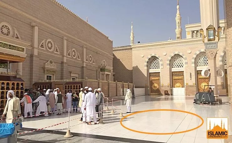 This is the approximate place, outside Bab-e-Baqi of Masjid-e-Nabwi, where the house of the third Caliph of Islam, Uthman bin Affan, was located and where he was assassinated. Image Source: Wikimedia Commons