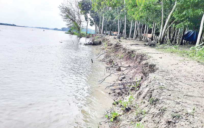 Erosion by the Madhumati River in Bagerhat.	photo: observer