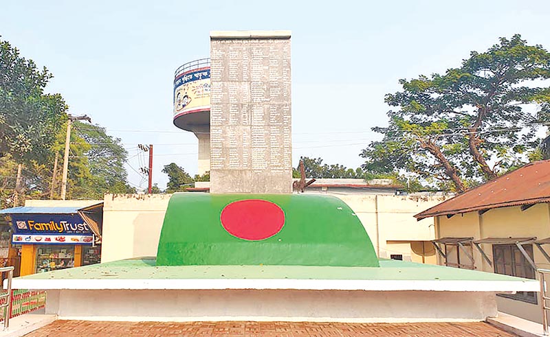 Narsingdi District was liberated from the Pakistani occupation forces today in 1971. The photo shows the Liberation War Memorial in the town.	photo: observer