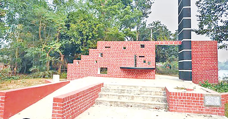 The photo shows a mass grave at Bamangram in Nandigram of Bogura.	photo: observer