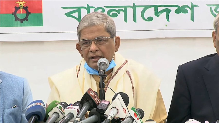  BNP secretary general Mirza Fakhrul Islam Alamgir addressing at a programme held at Dhaka Reporters Unity on Friday. The party organized the event on the occasion of the third anniversary of the 11th Parliamentary Elections.